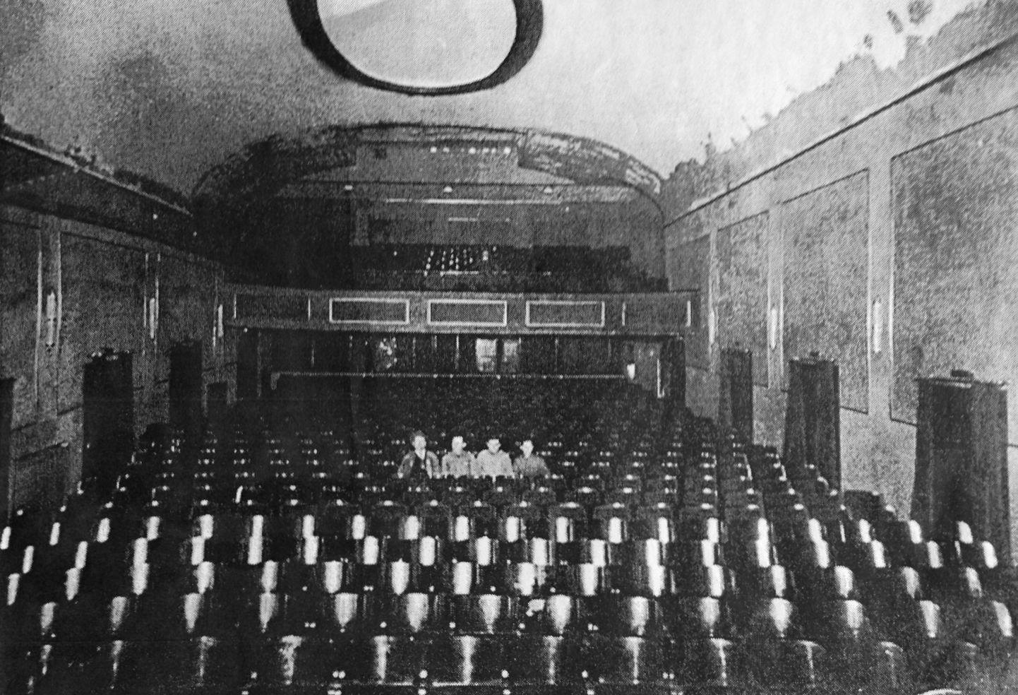 The interior of the Delphi prior to its closure in 1959. Photo: Deastar via Wikimedia Commons