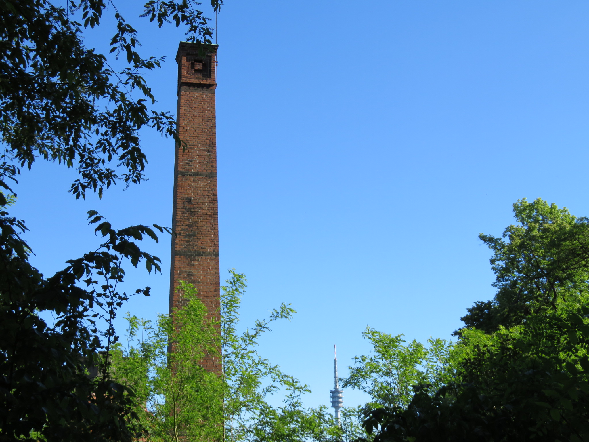 The two towers: chimney on Pfaueninsel and the Funkturm Babelsberg in the distance